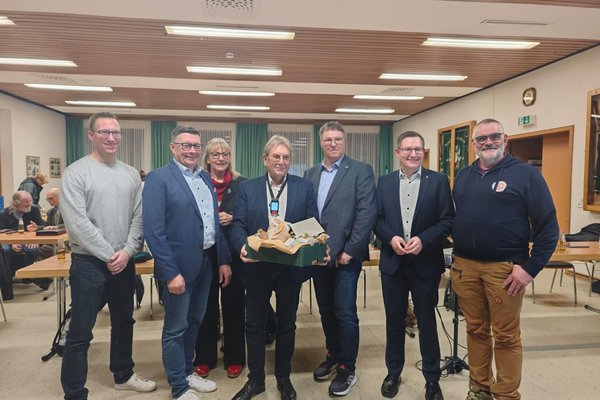 Bild: Verabschiedung des Stadtverordnetenvorstehers J. Thurau (SPD).