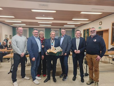 Bild: Verabschiedung des Stadtverordnetenvorstehers J. Thurau (SPD).